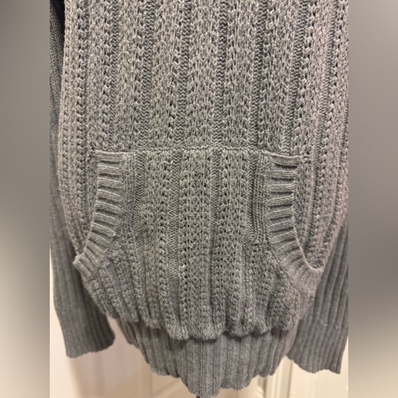 Sonoma Gray V-Neck Sweater with Cable Knit Pattern - Picture 3 of 13